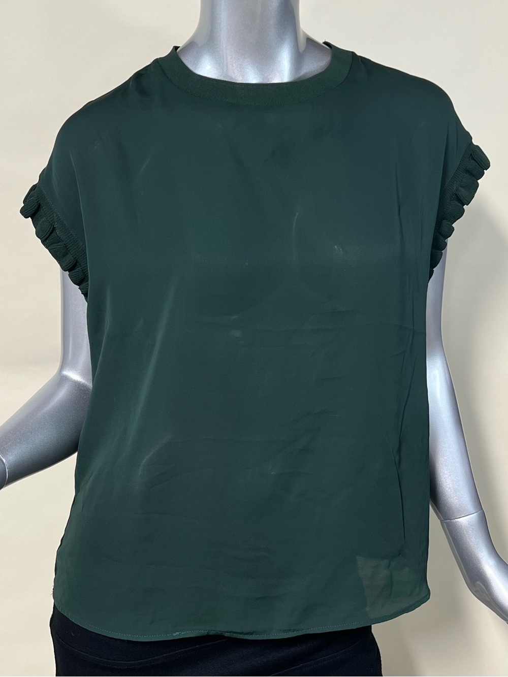 Tahari Women’s Medium Jungle Green Blouse High Neck Ribbed Trim Ruffle Top NEW - Picture 2 of 14